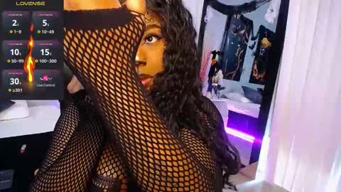 Snapshot of jasminecampbell chatting on October 31, 5:47 pm Instagram jasminecampbell1 online show from October 31, 5:47 pm