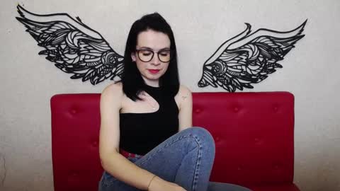 JasmineKouch online show from February 7, 9:15 pm