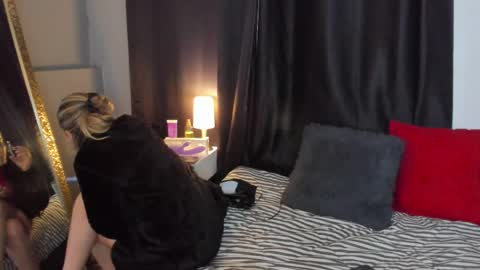 jason_isabella online show from June 9, 7:03 pm