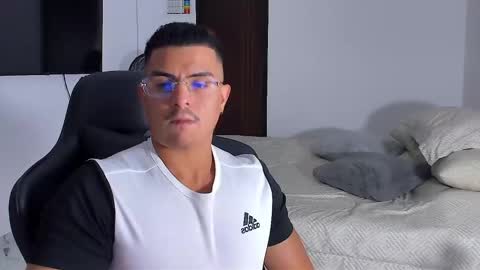 JBrooksXx online show from January 9, 8:44 pm