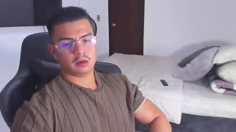 JBrooksXx online show from January 13, 9:42 pm