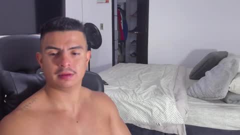 JBrooksXx online show from January 19, 1:33 pm