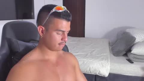JBrooksXx online show from February 1, 1:02 am
