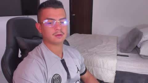JBrooksXx online show from February 1, 4:22 pm
