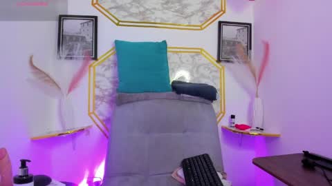 Jaulyn online show from May 20, 2:40 am