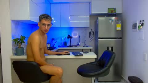 Snapshot of javier288038 chatting on April 15, 9:27 am javier288038 online show from April 15, 9:27 am