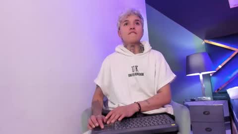 Snapshot of jaxwolf_ chatting on February 25, 3:49 am JAX online show from February 25, 3:49 am