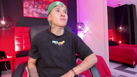 Snapshot of jaxwolf_ chatting on March 13, 3:35 am JAX online show from March 13, 3:35 am