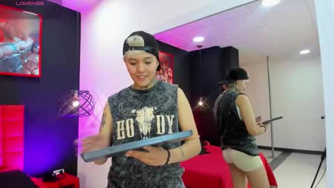 Snapshot of jaxwolf_ chatting on March 14, 3:56 am JAX online show from March 14, 3:56 am