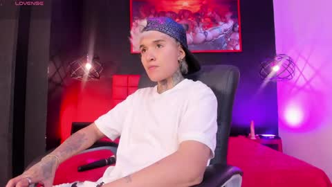 Snapshot of jaxwolf_ chatting on March 15, 3:34 am JAX online show from March 15, 3:34 am