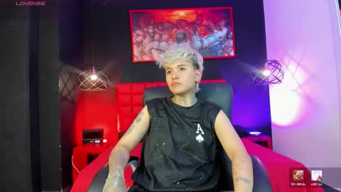 Snapshot of jaxwolf_ chatting on March 18, 3:42 am JAX online show from March 18, 3:42 am