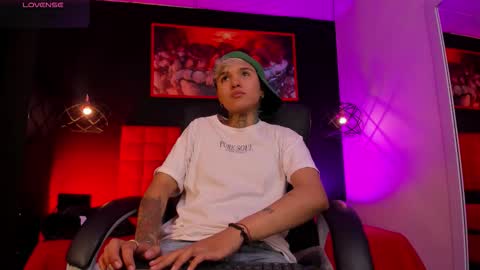 Snapshot of jaxwolf_ chatting on March 19, 3:32 am JAX online show from March 19, 3:32 am