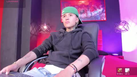 Snapshot of jaxwolf_ chatting on March 20, 3:44 am JAX online show from March 20, 3:44 am