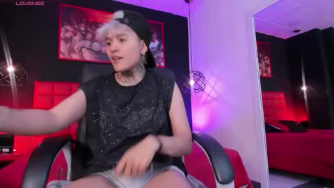 Snapshot of jaxwolf_ chatting on March 22, 3:21 am JAX online show from March 22, 3:21 am