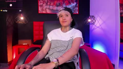 Snapshot of jaxwolf_ chatting on April 1, 3:40 am JAX online show from April 1, 3:40 am