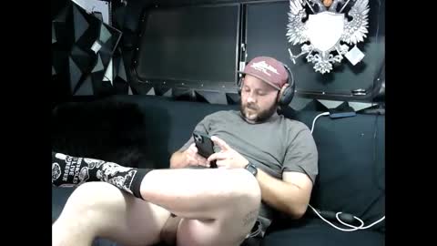 Snapshot of jaxxxdaddy chatting on December 15, 4:40 am jax online show from December 15, 4:40 am