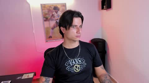 Snapshot of jayalvarrez_ chatting on November 10, 8:30 pm Jay Alvarrez online show from November 10, 8:30 pm