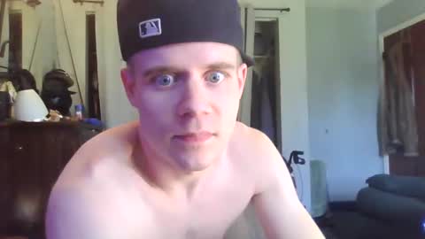 Snapshot of jaybrik92 chatting on October 22, 7:35 pm Jlio Delgauto online show from October 22, 7:35 pm