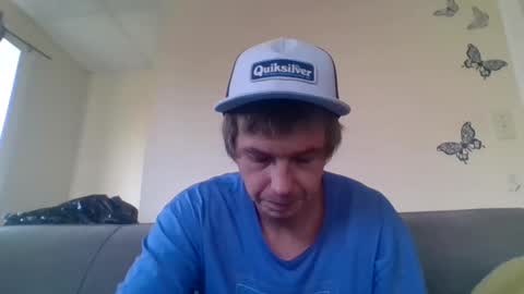 Snapshot of jayjay697 chatting on December 6, 2:28 pm make me play online show from December 6, 2:28 pm