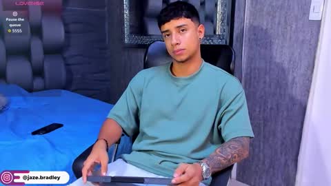 Snapshot of jaze_bradley chatting on October 3, 11:29 am jaze_bradley online show from October 3, 11:29 am