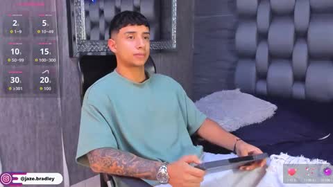 Snapshot of jaze_bradley chatting on October 13, 11:32 am jaze_bradley online show from October 13, 11:32 am