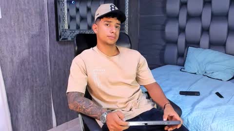 Snapshot of jaze_bradley chatting on October 15, 11:32 am jaze_bradley online show from October 15, 11:32 am