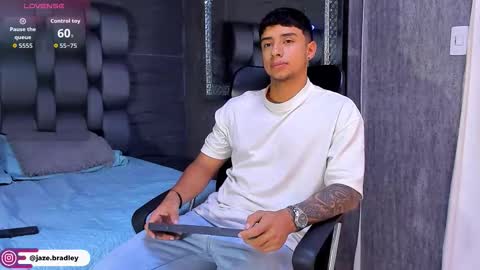 Snapshot of jaze_bradley chatting on October 18, 11:33 am jaze_bradley online show from October 18, 11:33 am