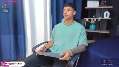 Snapshot of jaze_bradley chatting on October 30, 11:33 am jaze_bradley online show from October 30, 11:33 am