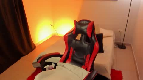 Jazmin online show from March 27, 1:22 pm