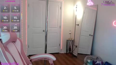 Snapshot of jazminefox chatting on March 5, 7:21 pm Jazmine Fox online show from March 5, 7:21 pm