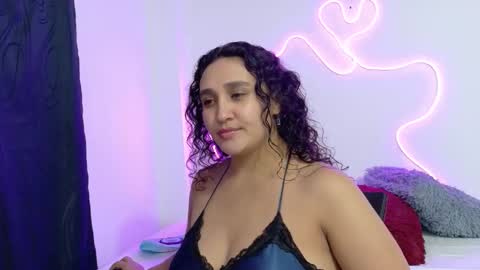 Snapshot of jazminepark chatting on December 3, 3:47 am JazminePark online show from December 3, 3:47 am