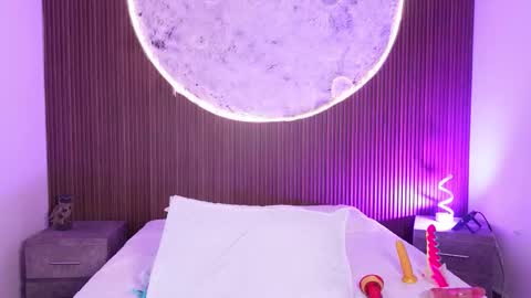 Jazminrusso  online show from February 3, 6:51 am