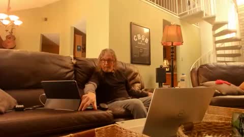 Snapshot of jdineuless chatting on February 1, 5:44 pm JDinEuless online show from February 1, 5:44 pm