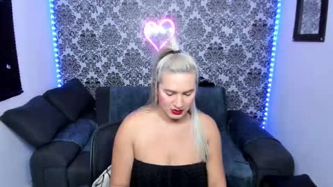 . Julianita y Valery . online show from October 18, 4:04 am