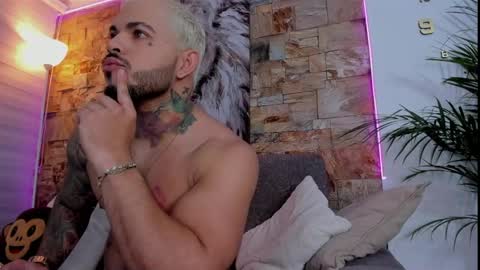 Snapshot of jean_lopez chatting on April 15, 5:47 am Jean axelcrow Modelo Independiente online show from April 15, 5:47 am