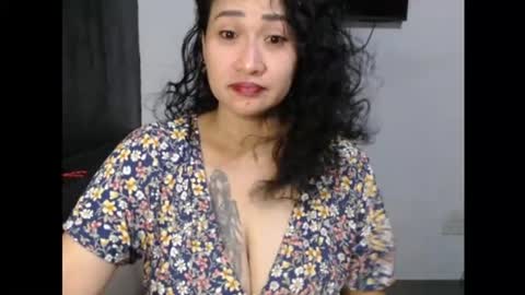 Snapshot of jeanerous_heart chatting on June 25, 1:38 am Jean online show from June 25, 1:38 am
