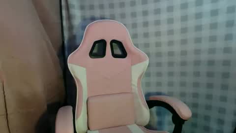 Snapshot of jeanny_babe chatting on May 25, 2:23 pm jeanny_babe online show from May 25, 2:23 pm