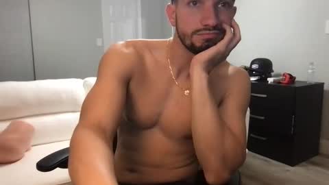 jeanwhitebianco online show from November 1, 11:40 pm