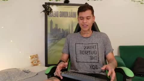 Snapshot of jebbins chatting on March 25, 5:52 pm jebbins online show from March 25, 5:52 pm