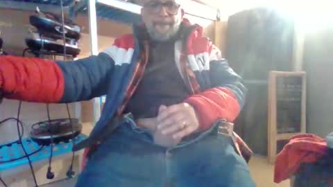 Snapshot of jeepy383838 chatting on February 15, 8:13 am jeepy383838 online show from February 15, 8:13 am