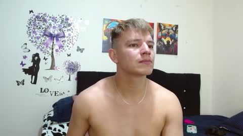 Snapshot of jeff_and_jade chatting on December 6, 2:38 pm jeff and jade online show from December 6, 2:38 pm