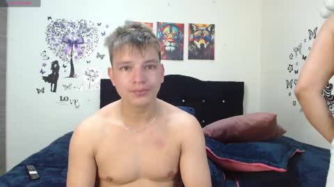 Snapshot of jeff_and_jade chatting on December 15, 11:23 am jeff and jade online show from December 15, 11:23 am