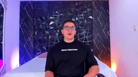 Snapshot of jeffdaltton chatting on October 17, 8:33 pm Jeff online show from October 17, 8:33 pm