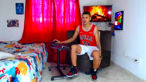 Snapshot of jeffer21_hot chatting on June 22, 12:02 pm jeffer21_hot online show from June 22, 12:02 pm