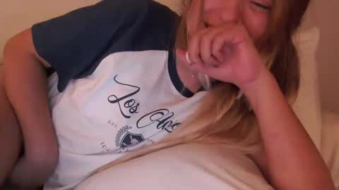 Snapshot of jei_sexysweet chatting on January 10, 4:01 am jei online show from January 10, 4:01 am