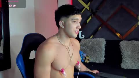 Snapshot of jeicob_stone1 chatting on April 7, 12:55 am JEICOB STONE online show from April 7, 12:55 am
