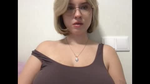 Snapshot of jelly_gum chatting on October 10, 4:44 am Inna  online show from October 10, 4:44 am