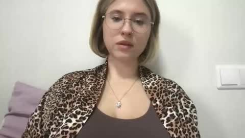 Snapshot of jelly_gum chatting on October 16, 6:36 am Inna  online show from October 16, 6:36 am