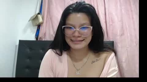 Snapshot of jem_sweet chatting on October 19, 4:57 am Soy Jem online show from October 19, 4:57 am