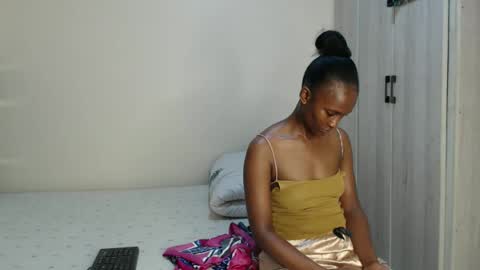 Jemmi online show from February 24, 7:01 pm